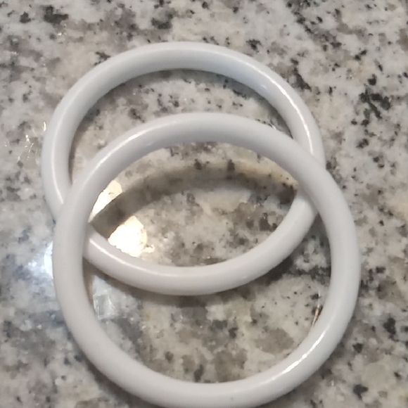 Vintage Jewelry - White Glossy Plastic Bangles - Set of 2